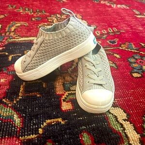 NATIVE Gray Shoes *Little Boys size C8